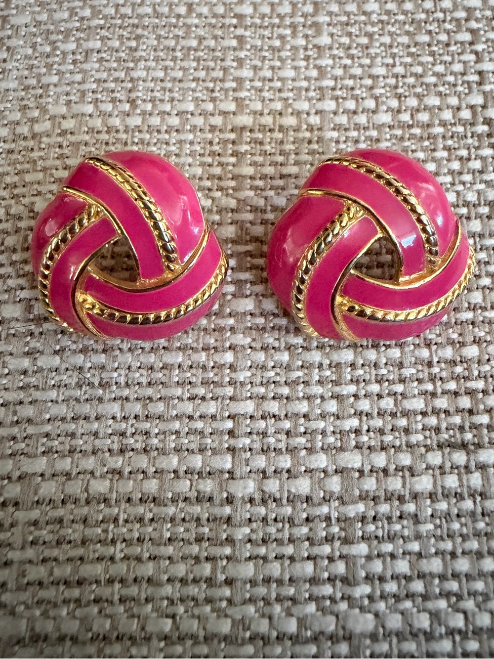 Vtg Jill Stuart Signed JS Pink Enamel Gold Tone Rope Knot Clip-On Earrings 80s